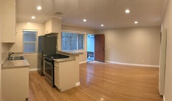 4956 S Centinela Ave