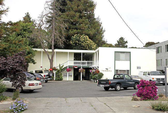 Sequoia Apartments in Oakland, CA - Foto de edificio - Building Photo