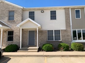 1106 Lockenvitz Ln, Unit 4 in Bloomington, IL - Building Photo