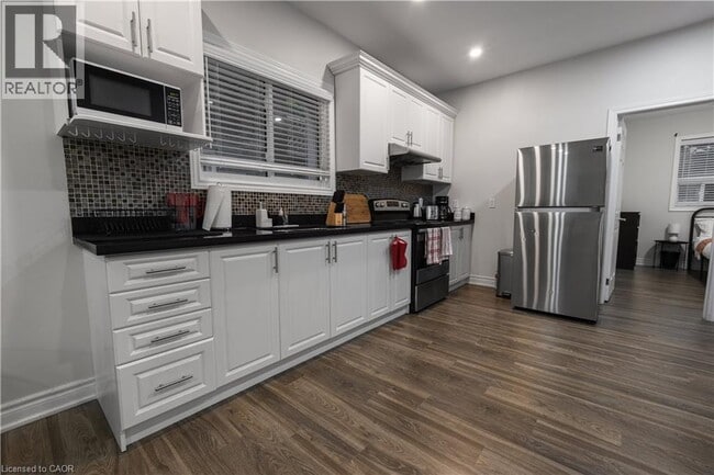 106 Spadina Ave in Hamilton, ON - Building Photo - Building Photo