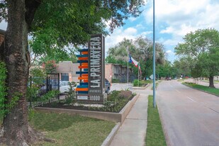 La Primavera in Houston, TX - Building Photo