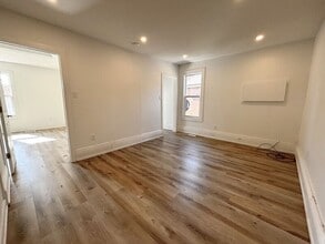 26 Cayuga St in Brantford, ON - Building Photo - Building Photo