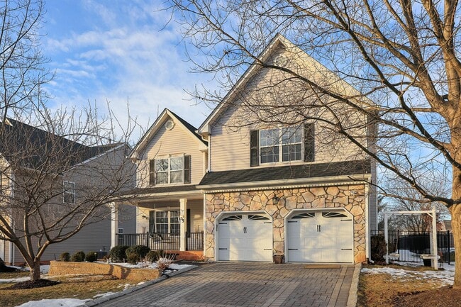 35 Reinhart Way in Bridgewater, NJ - Building Photo - Building Photo