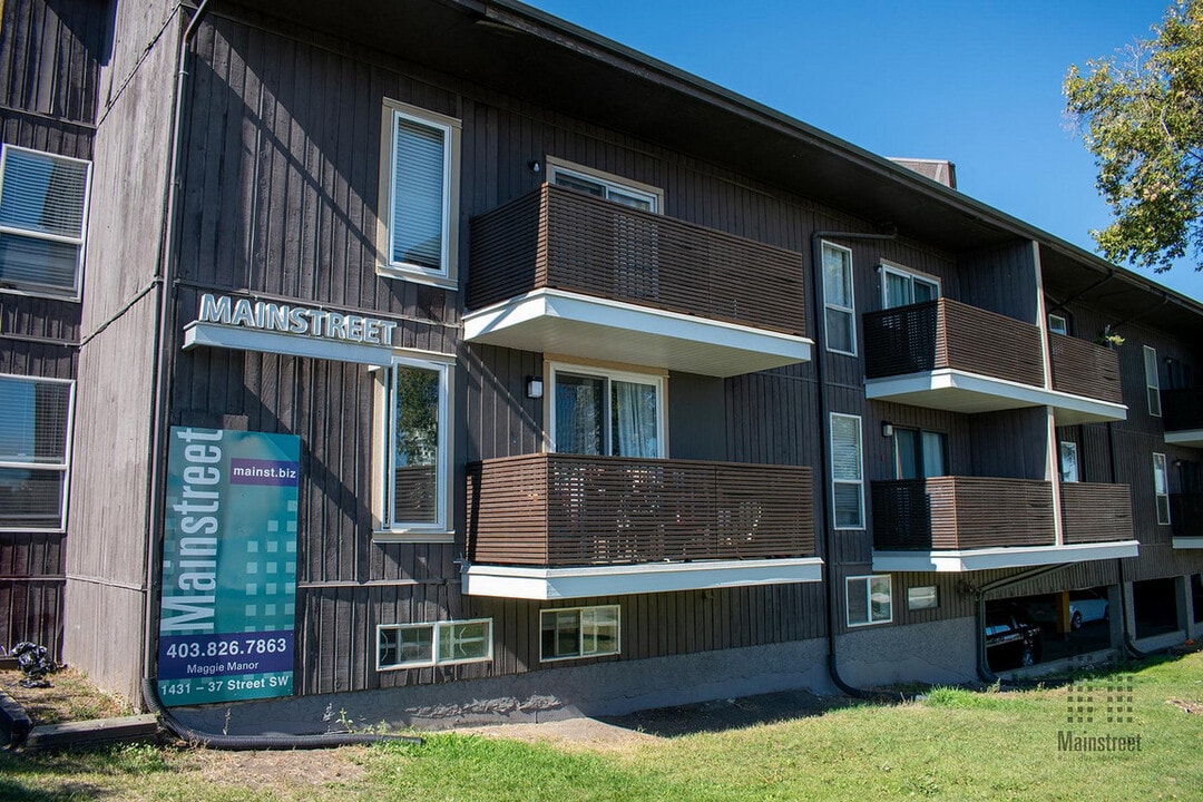Maggie Manor in Calgary, AB - Building Photo