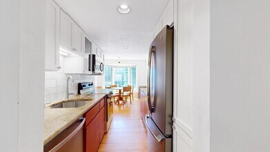 2 Glenbrook Ln in Arlington, MA - Building Photo - Building Photo