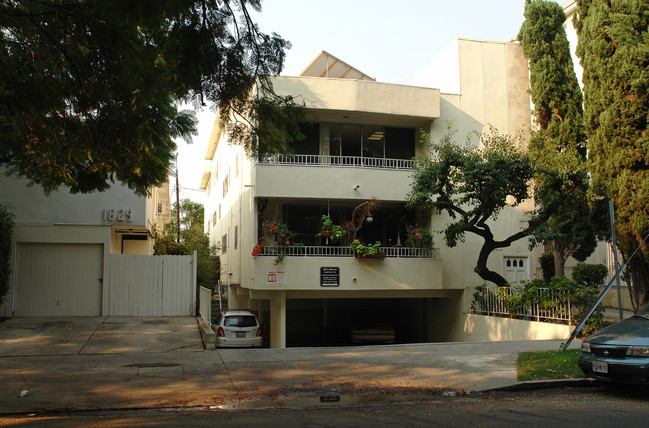 1823 Malcolm Ave in Los Angeles, CA - Foto de edificio - Building Photo