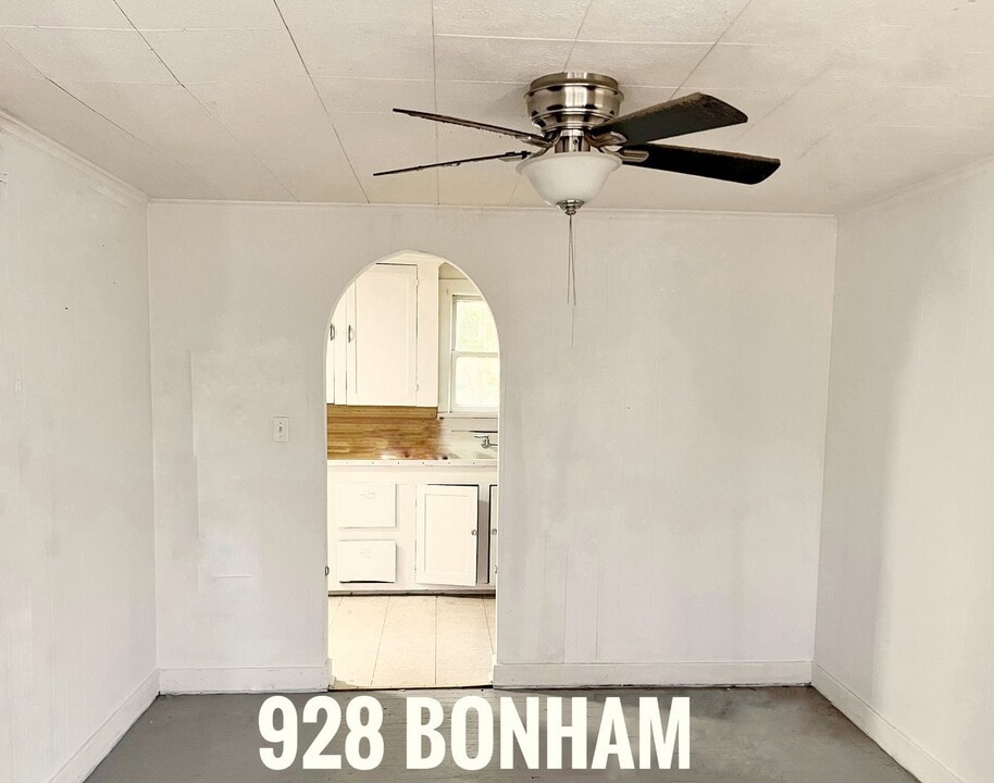 928 S Bonham St in Amarillo, TX - Building Photo