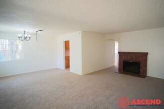 3117 Caliente St in Bakersfield, CA - Building Photo - Building Photo
