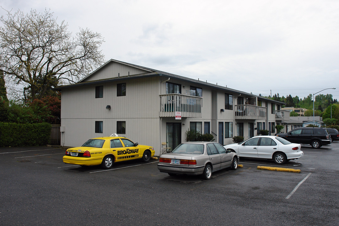 2244 SE 96th Ave in Portland, OR - Foto de edificio