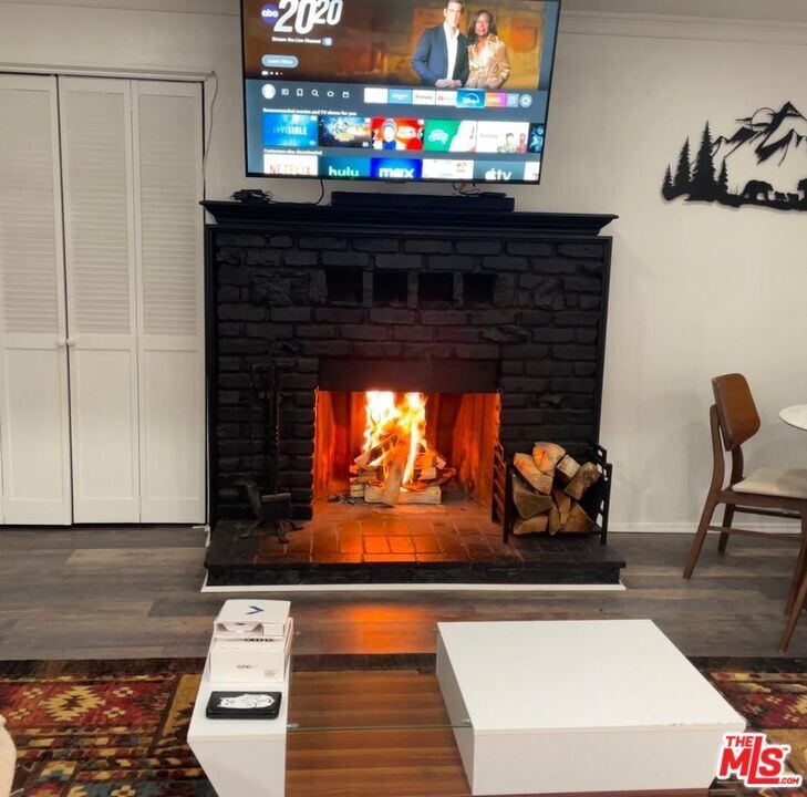 993 Cameron Dr in Big Bear Lake, CA - Foto de edificio