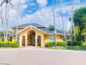 4015 W McNab Rd in Pompano Beach, FL - Building Photo - Building Photo