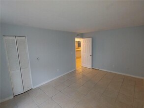 1801 S Treasure Dr, Unit 121 in North Bay Village, FL - Building Photo - Building Photo