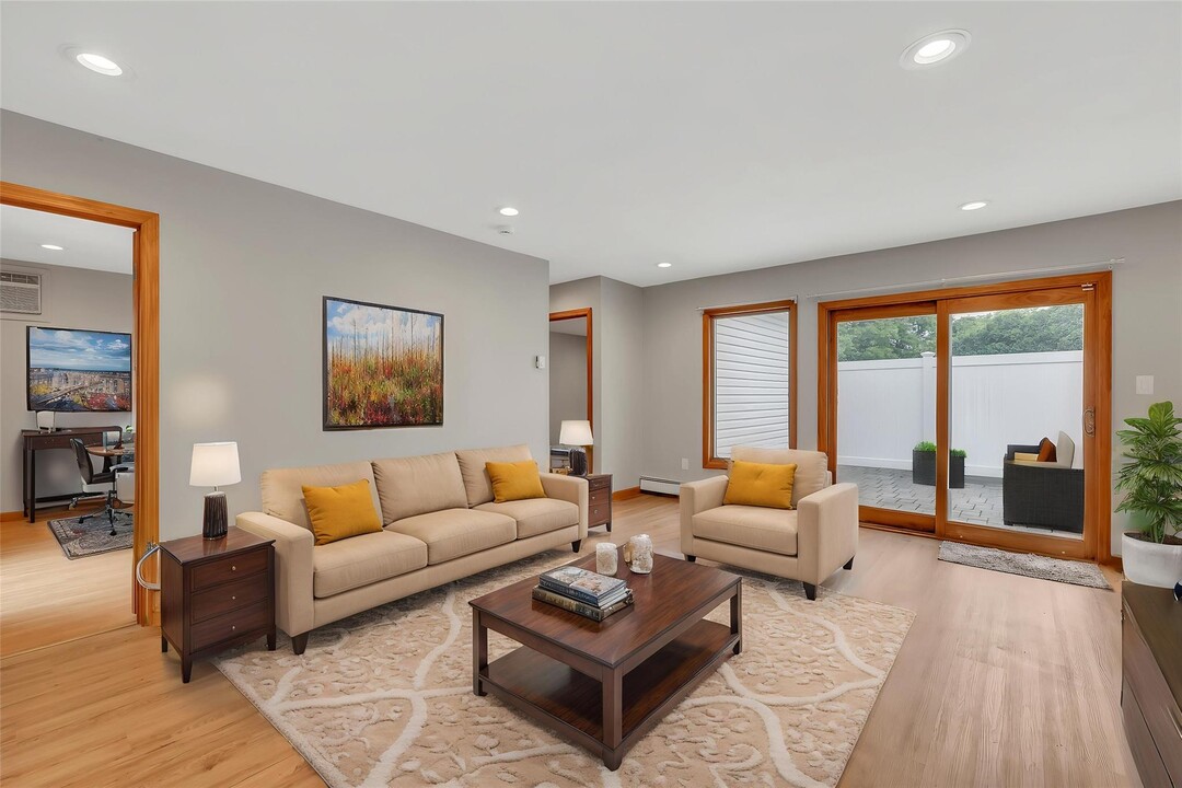 3 Park Woods Ln in Kings Park, NY - Building Photo
