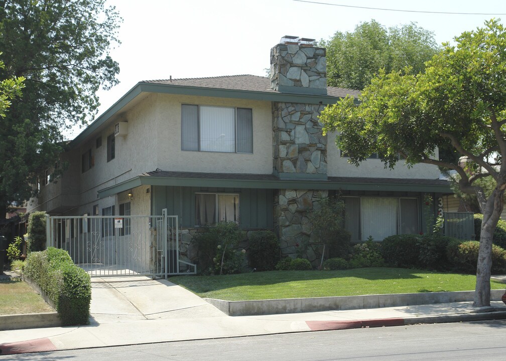 333 N Chapel Ave in Alhambra, CA - Foto de edificio