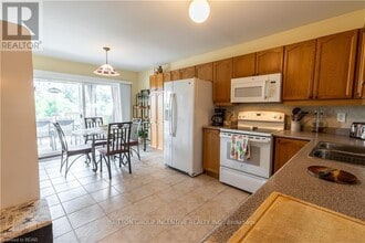 13 Commonwealth Rd in Barrie, ON - Building Photo - Building Photo