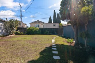 2451 22nd St in Santa Monica, CA - Building Photo - Building Photo