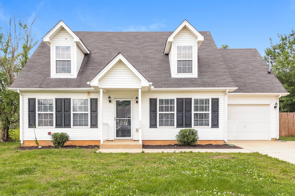 222 Hermitage Dr in Smyrna, TN - Foto de edificio