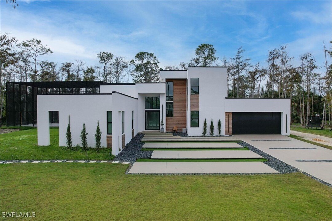 5434 Cherry Wood Dr in Naples, FL - Building Photo