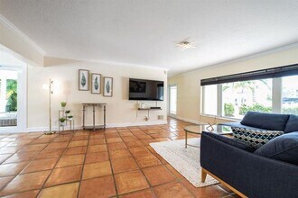 2101 NE 15th St in Fort Lauderdale, FL - Foto de edificio - Building Photo