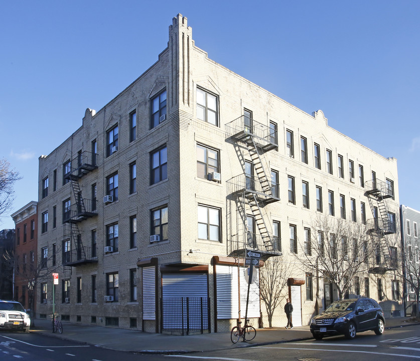 85 Leonard St in Brooklyn, NY - Building Photo