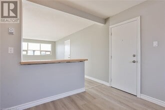 84 Lyndhurst St in Brantford, ON - Building Photo - Building Photo