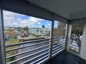 2761 Taft St in Hollywood, FL - Building Photo