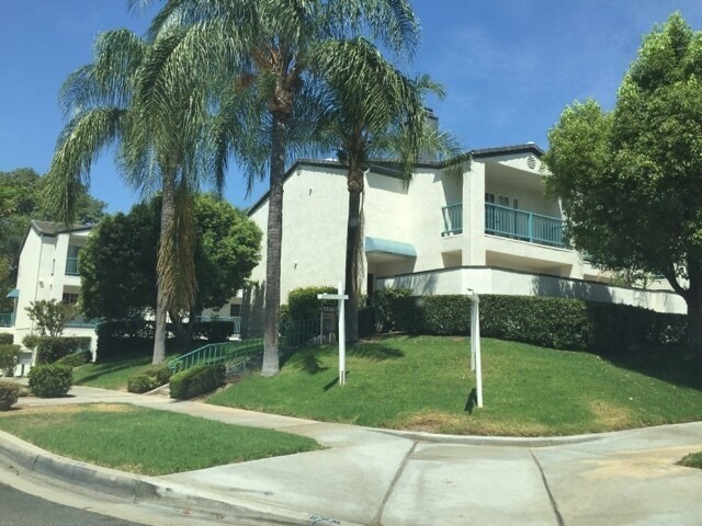 1002 Vía Zapata in Riverside, CA - Building Photo - Building Photo