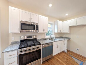 22 Holyoke Rd, Unit 2 in Somerville, MA - Building Photo - Building Photo