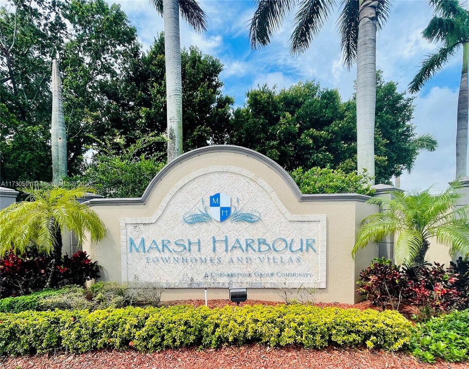 1929 Marsh Harbor Dr in Riviera Beach, FL - Building Photo