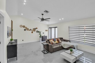 7381 NW 35th Ct in Lauderhill, FL - Building Photo - Building Photo
