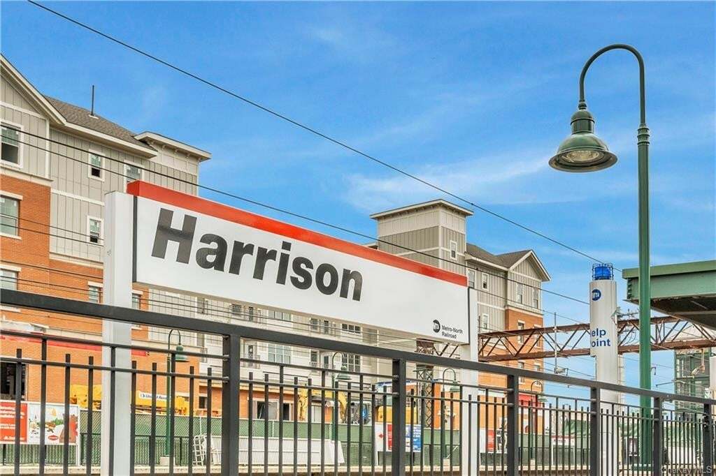 4800 Oakland Ave in Harrison, NY - Building Photo