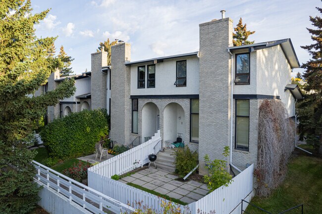 5400 Dalhousie Dr NW in Calgary, AB - Building Photo - Building Photo