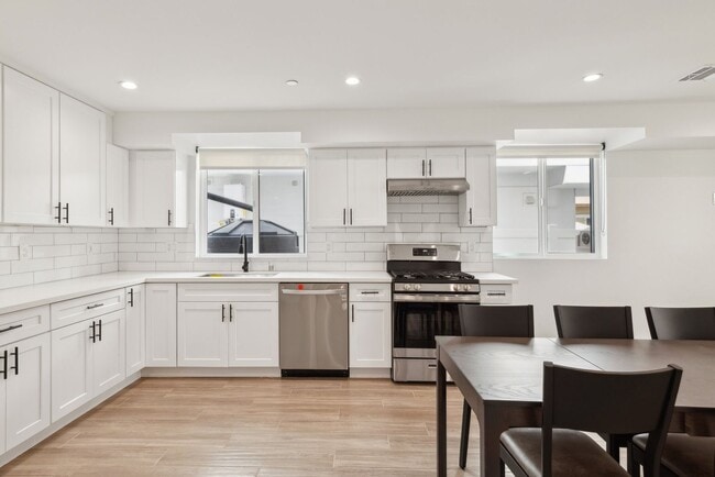 3437 S Catalina St in Los Angeles, CA - Building Photo - Building Photo