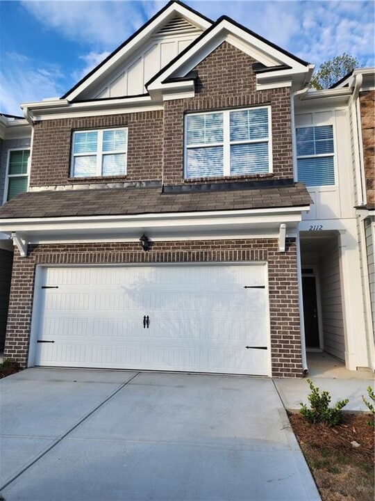 2112 Blue Monarch Dr in Buford, GA - Building Photo