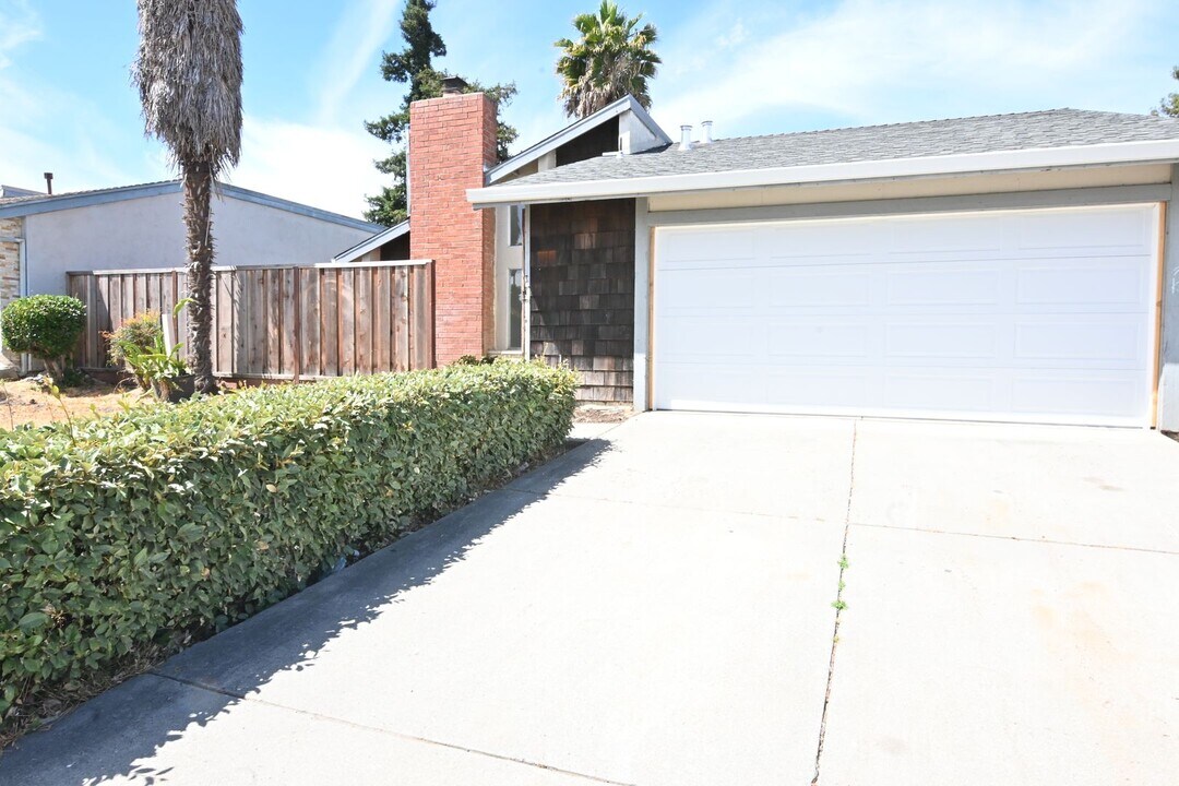 1227 Spokane Dr in San Jose, CA - Building Photo