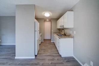 Riverfront Apartments in Auburn, WA - Foto de edificio - Building Photo