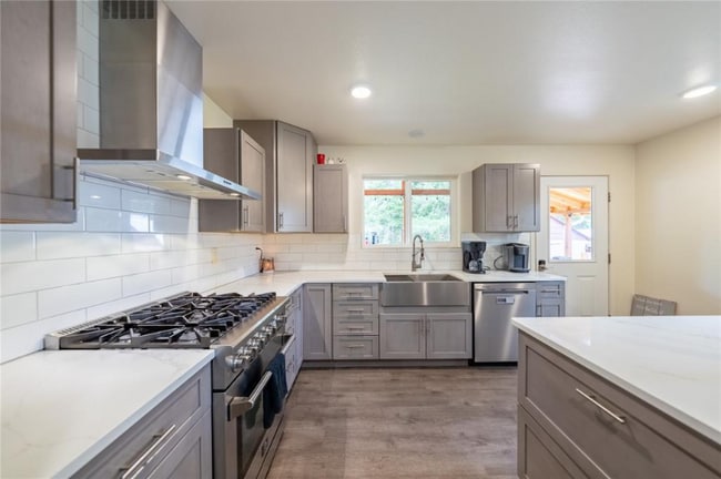 568 Dome Mountain Ave in Libby, MT - Foto de edificio - Building Photo