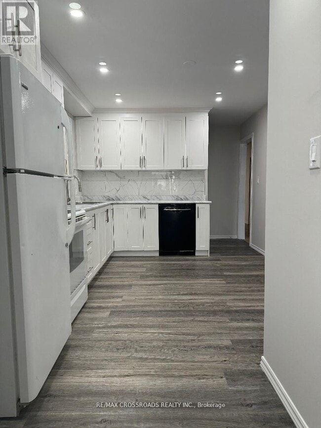 24 Cole Ave in Bowmanville, ON - Building Photo - Building Photo