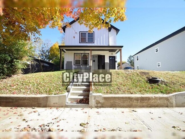 property at 2809 E Riverside Dr