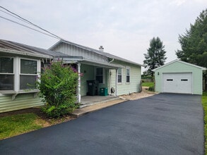 10 N Farmersville Rd in Ephrata, PA - Building Photo - Building Photo