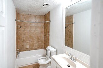 2107 Hazlitt Dr in Houston, TX - Building Photo - Building Photo