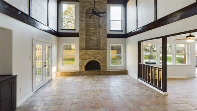 556 Roanoke Dr in Conroe, TX - Building Photo - Building Photo