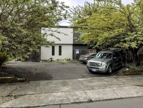 1190-1196 SE Haig St-Unit -1-4 in Portland, OR - Building Photo - Building Photo