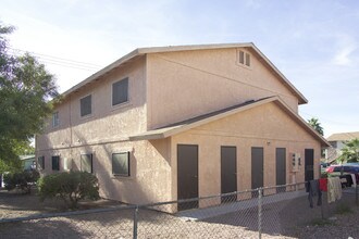 1606 Sugita Ln in Las Vegas, NV - Foto de edificio - Building Photo