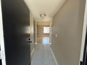 5651 W Sunnyslope Ln in Glendale, AZ - Foto de edificio - Building Photo