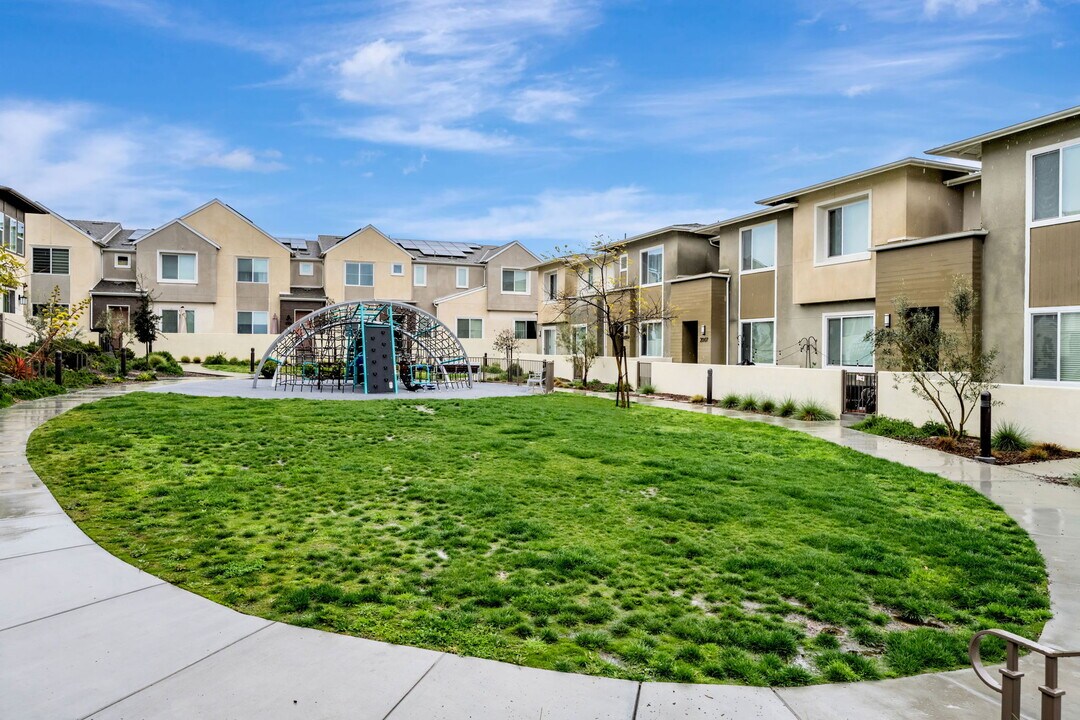 2146 Bluestone Cir in Chula Vista, CA - Foto de edificio