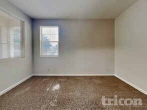 9665 Meadowstar Dr in Reno, NV - Building Photo - Building Photo