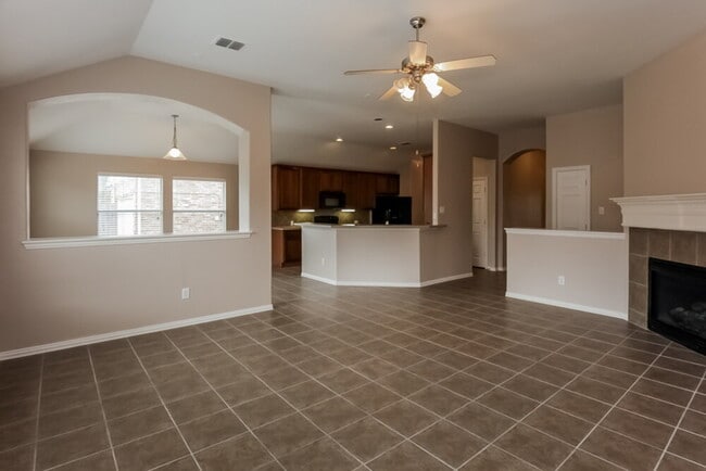 1141 Lakeside Dr in Desoto, TX - Foto de edificio - Building Photo