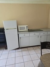 1113 NE 2nd St in Hallandale Beach, FL - Building Photo - Building Photo