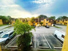 5603 Blueberry Ct in Lauderhill, FL - Foto de edificio - Building Photo